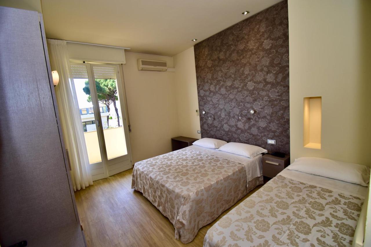 Hotel Astor B&B Lido di Classe Exteriör bild