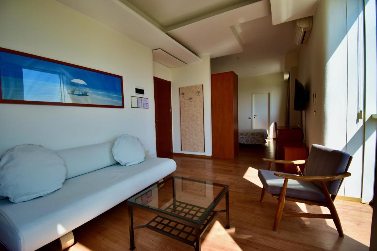 Hotel Astor B&B Lido di Classe Exteriör bild