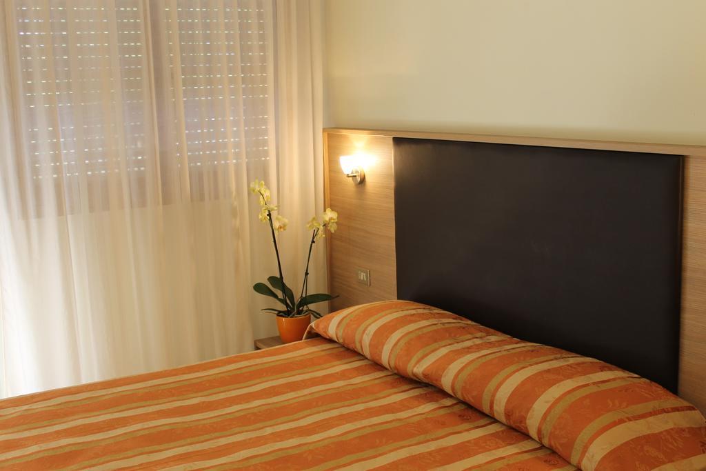 Hotel Astor B&B Lido di Classe Rum bild