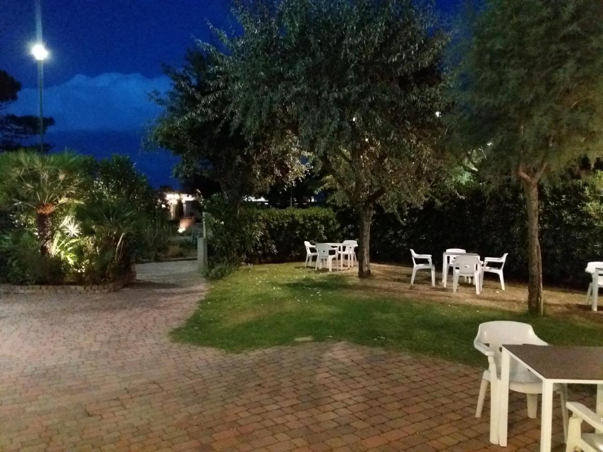 Hotel Astor B&B Lido di Classe Exteriör bild