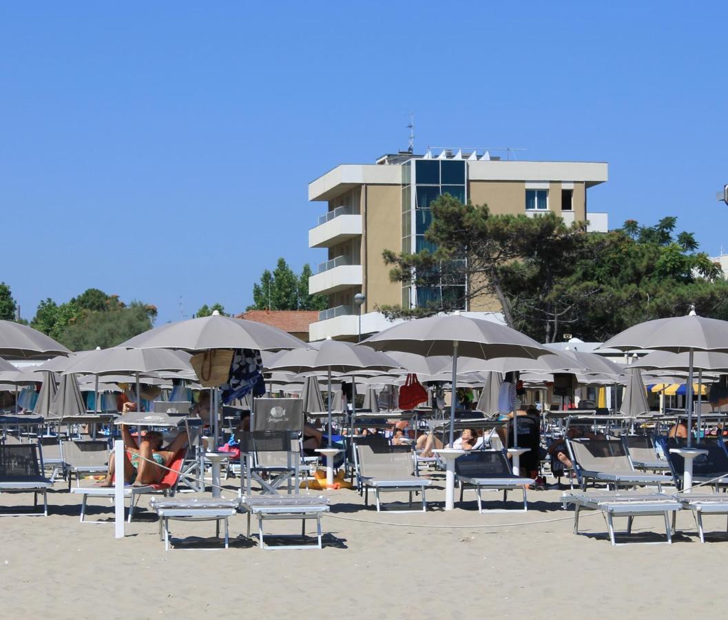 Hotel Astor B&B Lido di Classe Exteriör bild