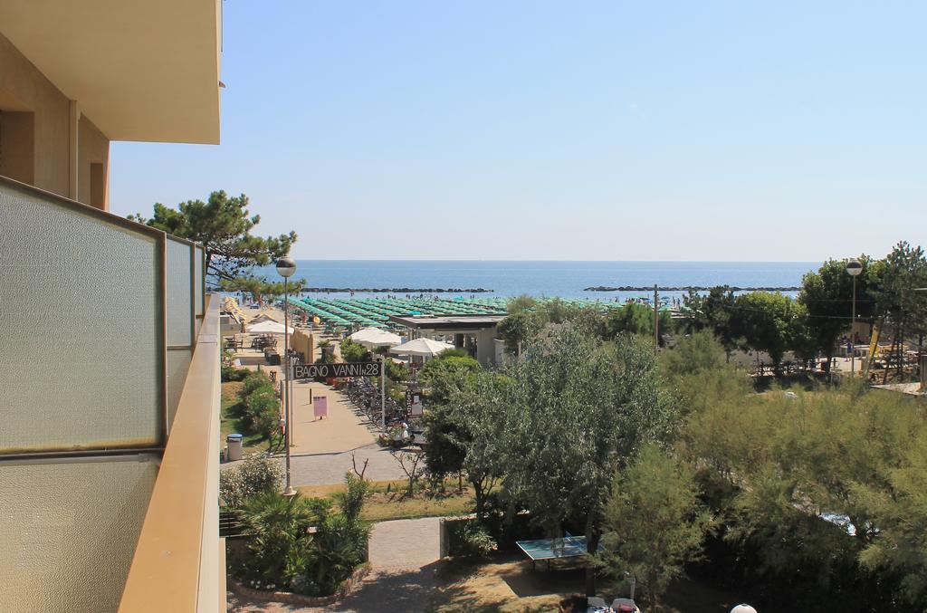 Hotel Astor B&B Lido di Classe Exteriör bild