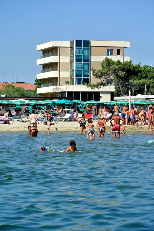 Hotel Astor B&B Lido di Classe Exteriör bild