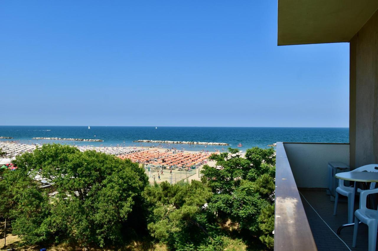 Hotel Astor B&B Lido di Classe Exteriör bild