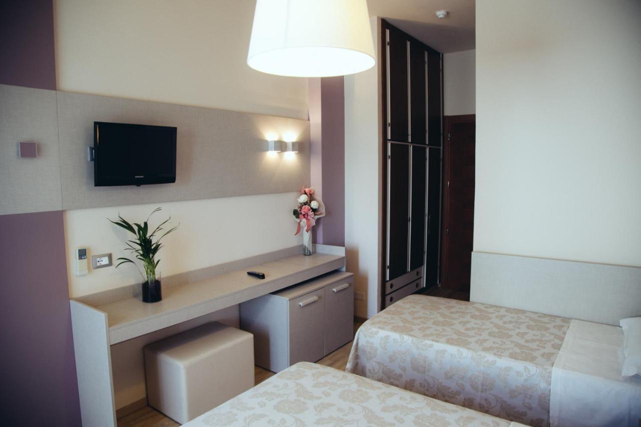Hotel Astor B&B Lido di Classe Exteriör bild