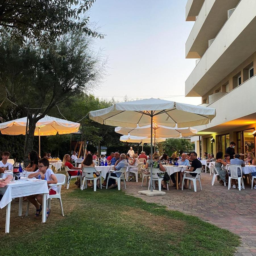 Hotel Astor B&B Lido di Classe Exteriör bild