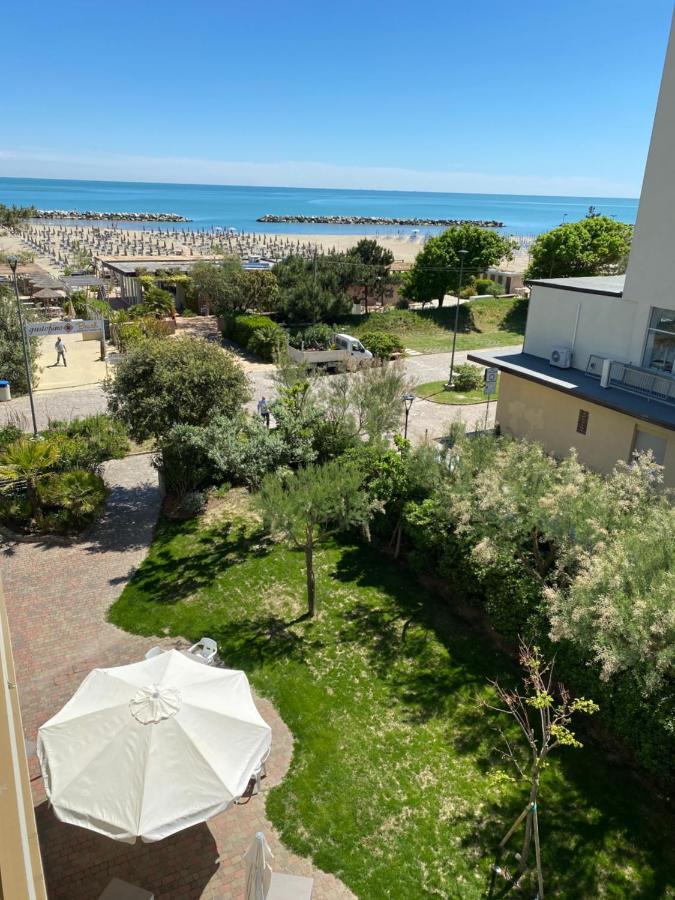 Hotel Astor B&B Lido di Classe Exteriör bild
