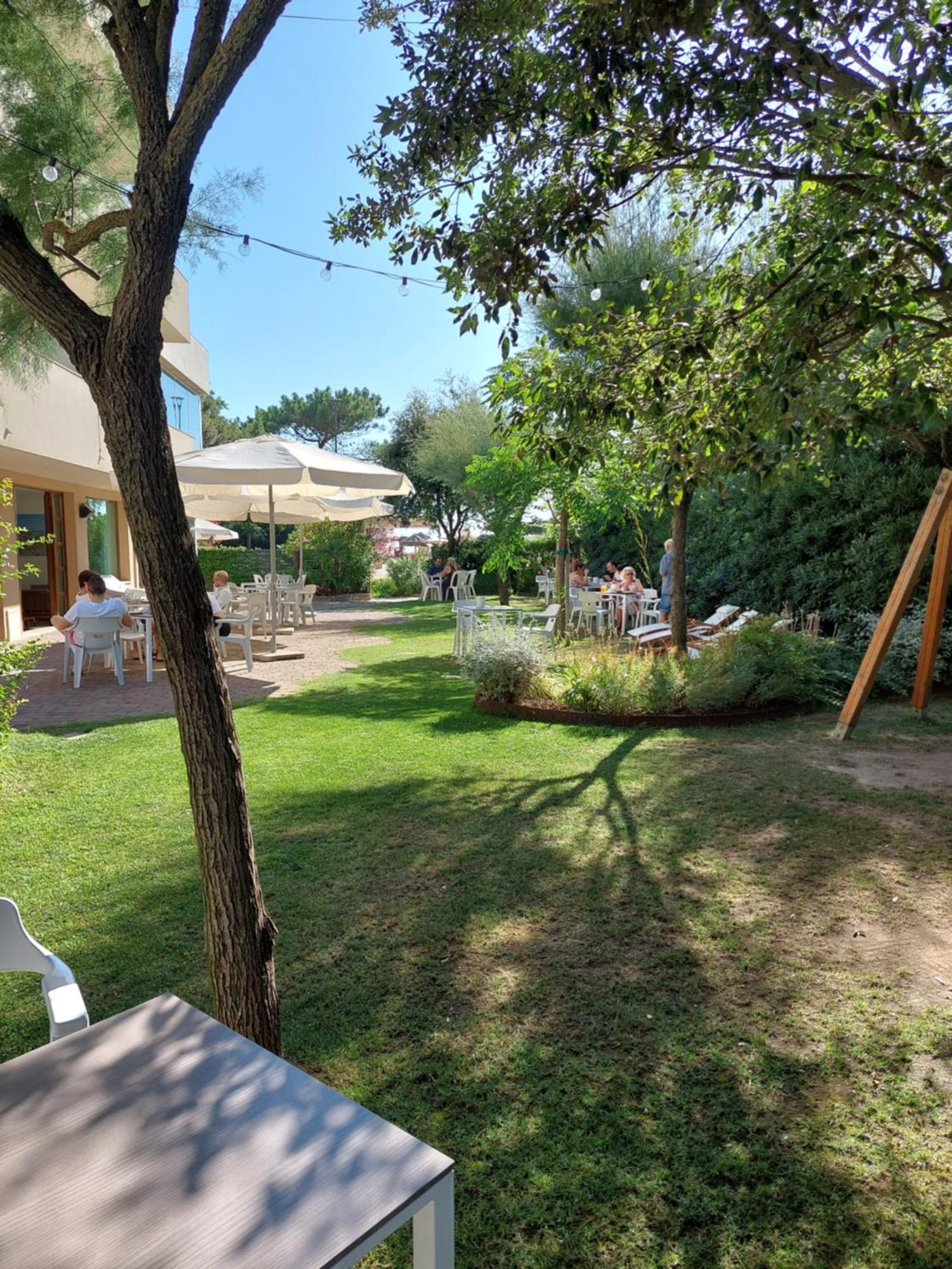 Hotel Astor B&B Lido di Classe Exteriör bild