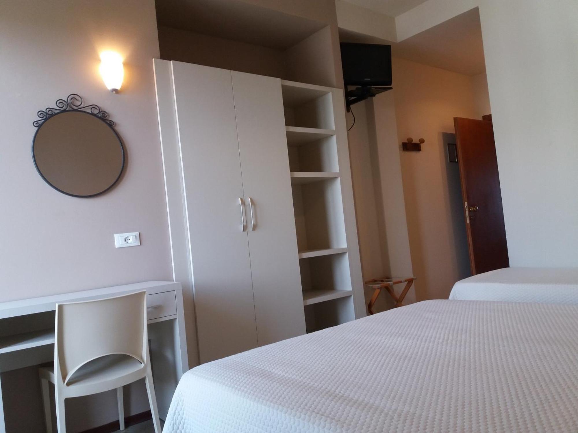 Hotel Astor B&B Lido di Classe Exteriör bild