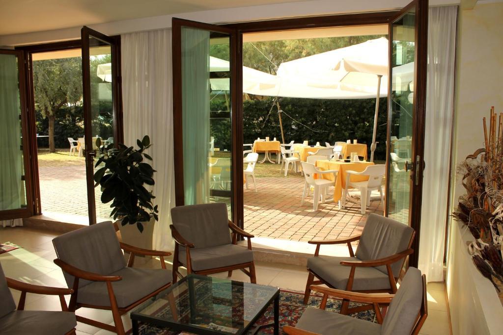 Hotel Astor B&B Lido di Classe Exteriör bild