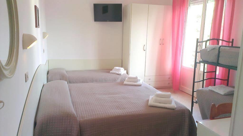 Hotel Astor B&B Lido di Classe Exteriör bild
