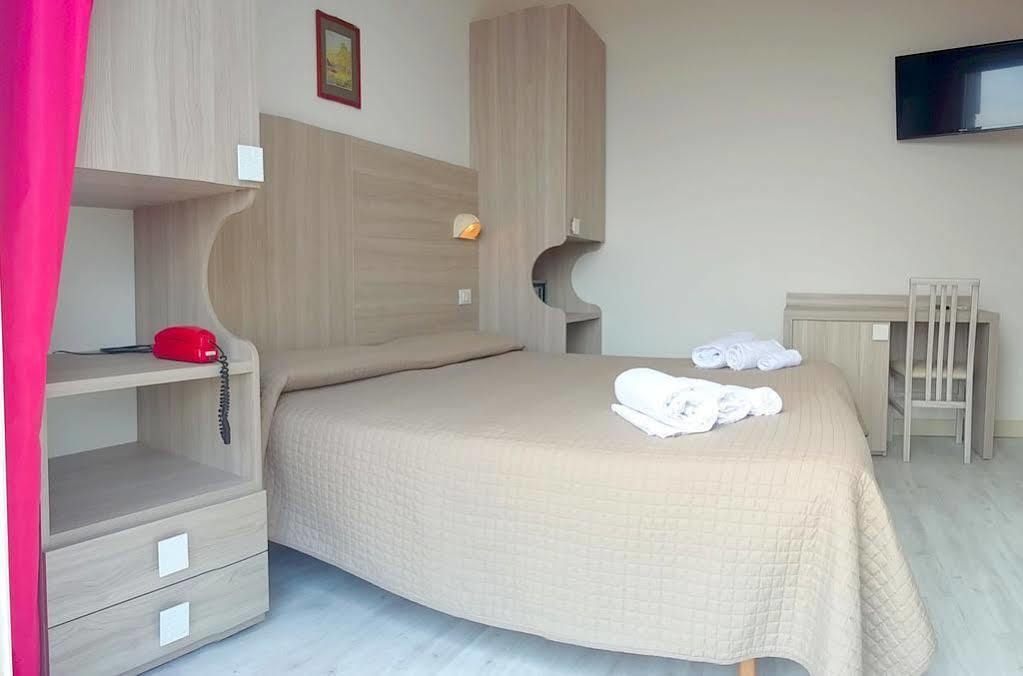 Hotel Astor B&B Lido di Classe Exteriör bild